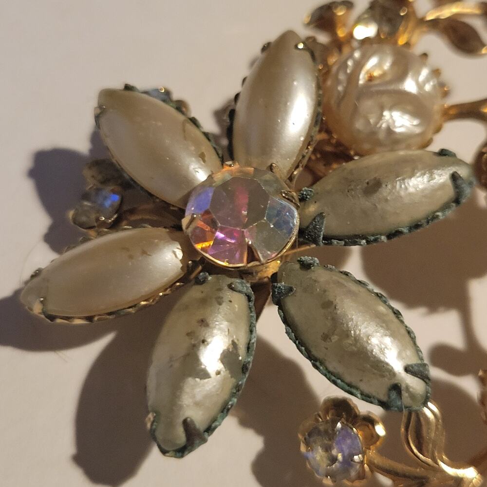 Vintage Gold Tone Faux Pearl & Rhinestone Floral Brooch Pin Iridescent Flower AB - Picture 13 of 15